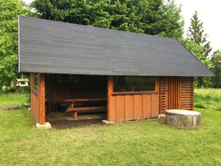 Pergola s grilem a posezením